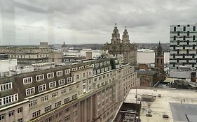 Stunning City View Apartment By Central Stay